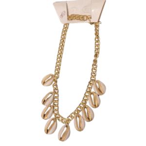 colar dourado concha